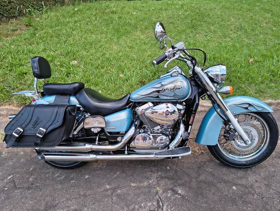 HONDA SHADOW 750 